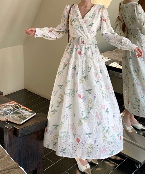 LUCPY（ラクピー）の「フラワープリントカシュクールロングワンピース（ワンピース・レディース・ブルー/ホワイト/ピンク・SMALL/MEDIUM/LARGE/X-LARGE）」の6枚目の写真