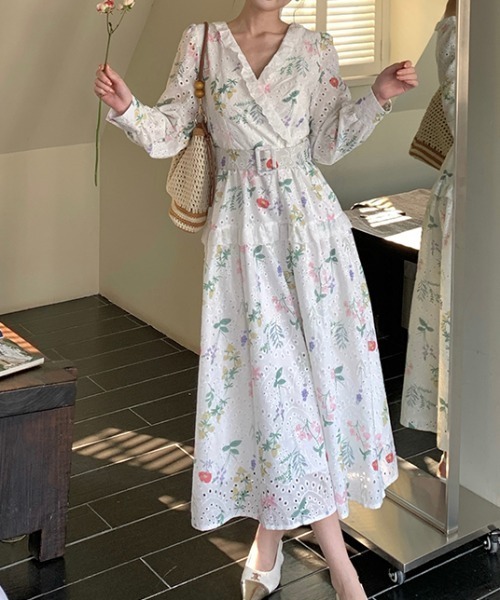 LUCPY（ラクピー）の「フラワープリントカシュクールロングワンピース（ワンピース・レディース・ブルー/ホワイト/ピンク・SMALL/MEDIUM/LARGE/X-LARGE）」の7枚目の写真