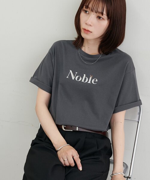 DISCOAT(ディスコート)の「【WEB限定】メタルロゴTシャツ(Tシャツ/カットソー・レディース・ブルー系その他/チャコールグレー/オフホワイト・MEDIUM)」の1枚目の写真