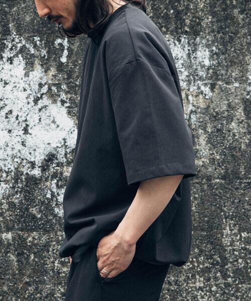 ITEMS URBANRESEARCH(アイテムズ アーバンリサーチ)の「『接触冷感/速乾/イージーケア』WINDY MESH ジップポケットTシャツ(Tシャツ/カットソー・メンズ・チャコールグレー/ブラック/ネイビー・MEDIUM/LARGE/X-LARGE)」の6枚目の写真