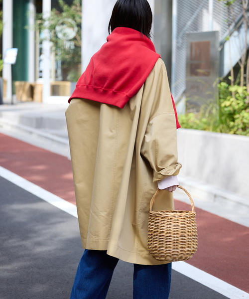 SLOBE IENA(スローブイエナ)の「《WEB限定/追加》ドルマンスリーブコート(ステンカラーコート・レディース・ベージュ/ネイビー・36/38)」の9枚目の写真