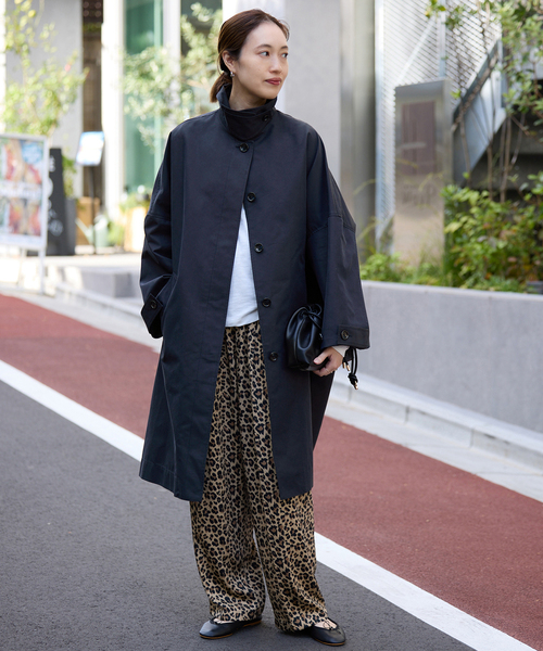 SLOBE IENA(スローブイエナ)の「《WEB限定/追加》ドルマンスリーブコート(ステンカラーコート・レディース・ベージュ/ネイビー・36/38)」の12枚目の写真