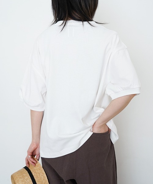 休日と詩(キュウジツトウタ)の「ひだまりのTシャツ(Tシャツ/カットソー・レディース・ベージュ/オフホワイト/ライトグリーン・FREE)」の11枚目の写真