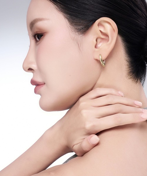 Lyvi(ライビィ)の「V-Veil Drop Hoop Pierce-Contrast Edition / 金属アレルギー対応(ピアス(両耳用)・レディース・ゴールド系その他・FREE)」の8枚目の写真