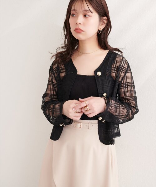 natural couture(ナチュラルクチュール)の「シアーチェックノーカラーショートジャケット(ノーカラージャケット・レディース・ライトベージュ/オフホワイト/ブラック・FREE)」の3枚目の写真