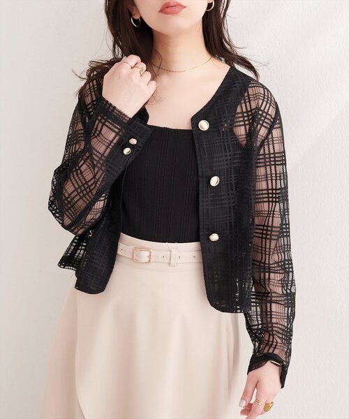 natural couture(ナチュラルクチュール)の「シアーチェックノーカラーショートジャケット(ノーカラージャケット・レディース・ライトベージュ/オフホワイト/ブラック・FREE)」の15枚目の写真