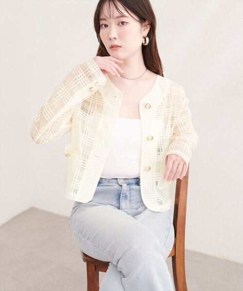 natural couture(ナチュラルクチュール)の「シアーチェックノーカラーショートジャケット(ノーカラージャケット・レディース・ライトベージュ/オフホワイト/ブラック・FREE)」の7枚目の写真
