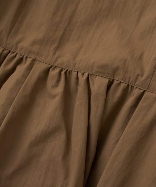La boutique BonBon（ラブティックボンボン）の「【360°着映えシルエット】コットンナイロンペプラムキャミ（シャツ/ブラウス・レディース・ブラック/ブラウン/ホワイト・FREE）」の4枚目の写真