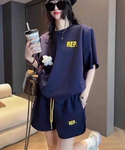ADDITION STORE(アディションストア)の「\DAY OFFコーデ♪上下2点セット/REPプリント BIGT+ショートパンツ セットアップ(セットアップ・レディース・ネイビー/オリーブ/グレー・MEDIUM/X-LARGE/LARGE)」の3枚目の写真