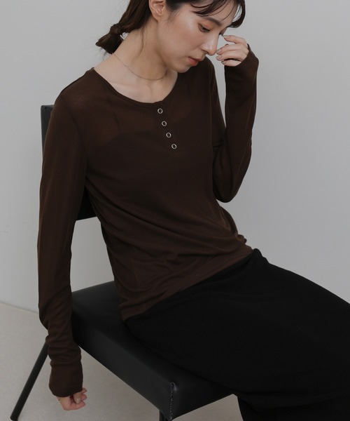 select MOCA（セレクトモカ）の「シアーヘンリーネックロンT（Tシャツ/カットソー・レディース・ホワイト/ブラウン/グレー/ブラック・FREE）」の4枚目の写真