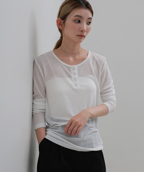 select MOCA（セレクトモカ）の「シアーヘンリーネックロンT（Tシャツ/カットソー・レディース・ホワイト/ブラウン/グレー/ブラック・FREE）」の2枚目の写真