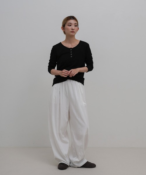select MOCA（セレクトモカ）の「シアーヘンリーネックロンT（Tシャツ/カットソー・レディース・ホワイト/ブラウン/グレー/ブラック・FREE）」の8枚目の写真