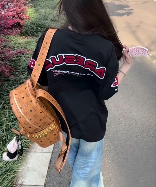 SHEPP(シープ)の「【UNISEX】ビッグシルエット カレッジロゴプリント半袖Tシャツ(Tシャツ/カットソー・レディース・ライトグレー/ブラック・M/L)」の2枚目の写真