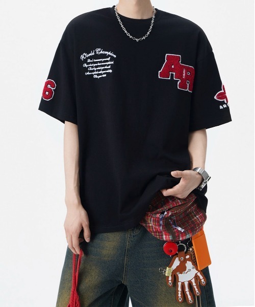 SHEPP(シープ)の「【UNISEX】ビッグシルエット カレッジロゴプリント半袖Tシャツ(Tシャツ/カットソー・レディース・ライトグレー/ブラック・M/L)」の4枚目の写真