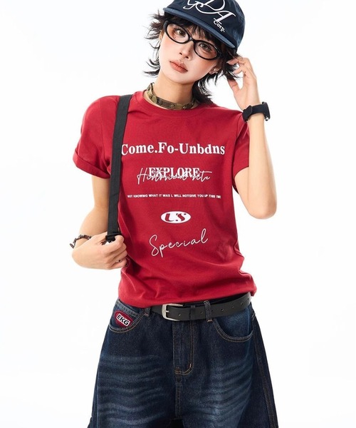 AsheKsha(アシクシャ)の「ヴィンテージ風レッドレタープリントTシャツ(Tシャツ/カットソー・レディース・レッド・M)」の3枚目の写真