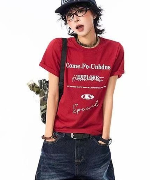 AsheKsha(アシクシャ)の「ヴィンテージ風レッドレタープリントTシャツ(Tシャツ/カットソー・レディース・レッド・M)」の6枚目の写真