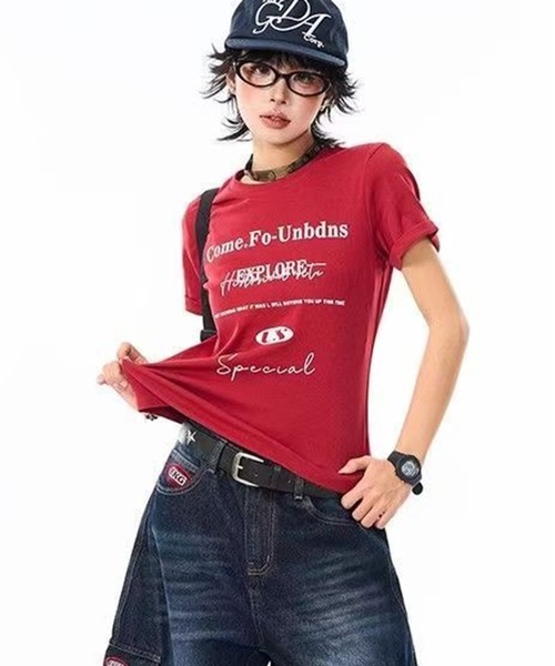 AsheKsha(アシクシャ)の「ヴィンテージ風レッドレタープリントTシャツ(Tシャツ/カットソー・レディース・レッド・M)」の7枚目の写真