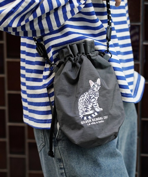 e-zakkamania stores(イーザッカマニアストアーズ)の「アニマル刺繍コード ショルダーバッグ(ショルダーバッグ・レディース・ネイビー/ブルー/ダークグレー/グレー/レッド/カーキ/グリーン/アイボリー/グレー系その他/ベージュ・-)」の4枚目の写真