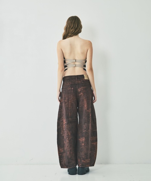 TAAKK(ターク)の「DENIM CURVED PANTS(デニムパンツ・レディース・レッド/ブルー/グレー・2/1)」の21枚目の写真