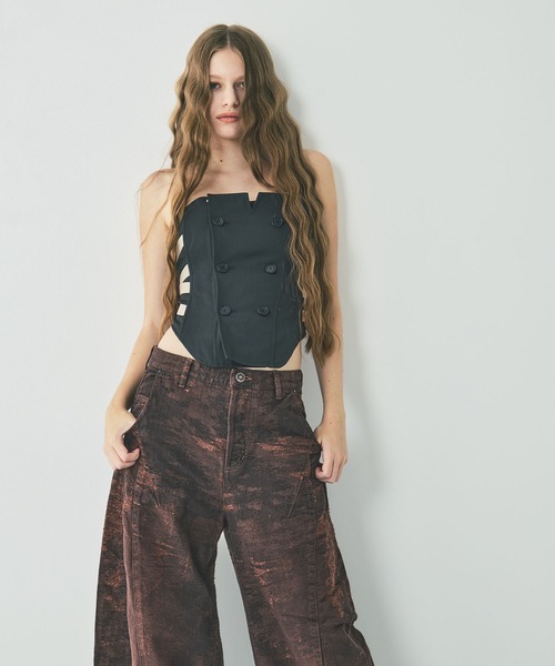 TAAKK(ターク)の「DENIM CURVED PANTS(デニムパンツ・レディース・レッド/ブルー/グレー・2/1)」の16枚目の写真