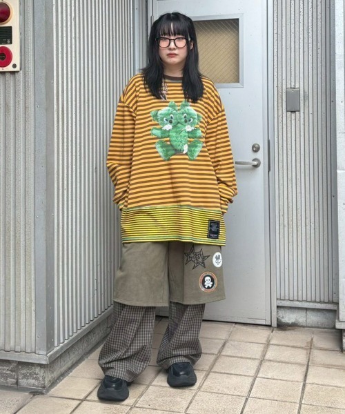 Candy Stripper（キャンディストリッパー）の「COVERED IN PATCHES LAYERED パンツ（スウェットパンツ・レディース・チャコール/ブラウン/カーキ・FREE）」の6枚目の写真