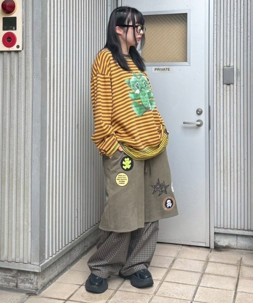 Candy Stripper（キャンディストリッパー）の「COVERED IN PATCHES LAYERED パンツ（スウェットパンツ・レディース・チャコール/ブラウン/カーキ・FREE）」の8枚目の写真