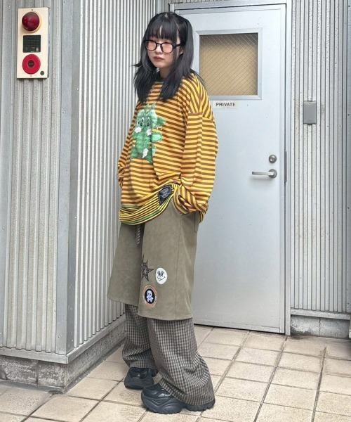 Candy Stripper（キャンディストリッパー）の「COVERED IN PATCHES LAYERED パンツ（スウェットパンツ・レディース・チャコール/ブラウン/カーキ・FREE）」の9枚目の写真