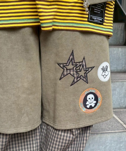 Candy Stripper（キャンディストリッパー）の「COVERED IN PATCHES LAYERED パンツ（スウェットパンツ・レディース・チャコール/ブラウン/カーキ・FREE）」の21枚目の写真