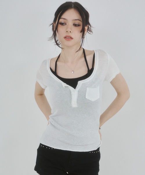 ENVYM(アンビー)の「カットオフヘンリーネックシアートップス(Tシャツ/カットソー・レディース・ブラウン/ホワイト/ブラック・FREE)」の19枚目の写真