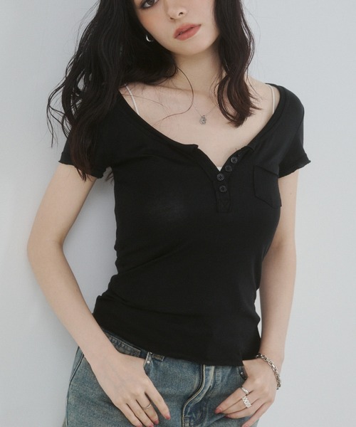 ENVYM(アンビー)の「カットオフヘンリーネックシアートップス(Tシャツ/カットソー・レディース・ブラウン/ホワイト/ブラック・FREE)」の12枚目の写真