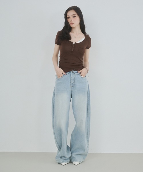 ENVYM(アンビー)の「カットオフヘンリーネックシアートップス(Tシャツ/カットソー・レディース・ブラウン/ホワイト/ブラック・FREE)」の7枚目の写真