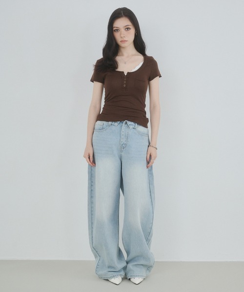 ENVYM(アンビー)の「カットオフヘンリーネックシアートップス(Tシャツ/カットソー・レディース・ブラウン/ホワイト/ブラック・FREE)」の18枚目の写真