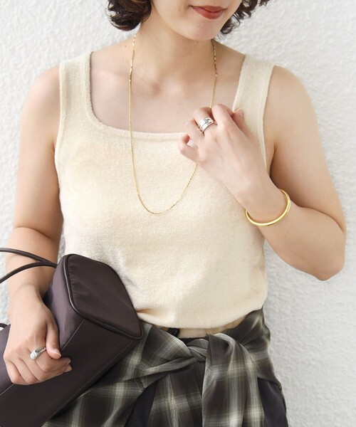 SHIPS(シップス)の「〈手洗い可能〉ミニシャギー 前後 2WAY スクエア ニット タンク(タンクトップ・レディース・ブラック/イエロー/カーキ/ナチュラル・ONE SIZE)」の3枚目の写真