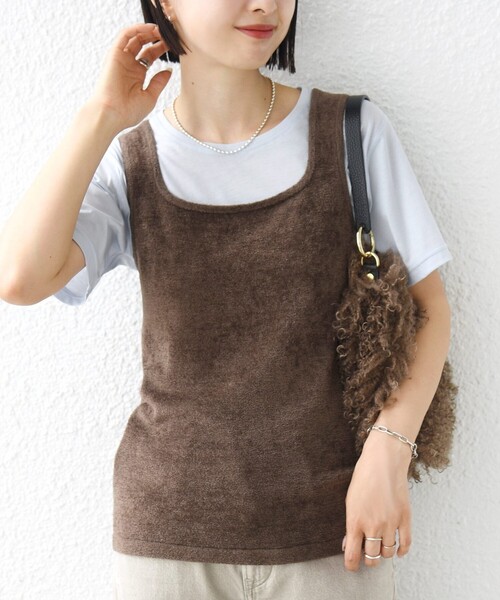 SHIPS(シップス)の「〈手洗い可能〉ミニシャギー 前後 2WAY スクエア ニット タンク(タンクトップ・レディース・ブラック/イエロー/カーキ/ナチュラル・ONE SIZE)」の4枚目の写真