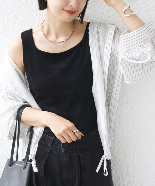 SHIPS(シップス)の「〈手洗い可能〉ミニシャギー 前後 2WAY スクエア ニット タンク(タンクトップ・レディース・ブラック/イエロー/カーキ/ナチュラル・ONE SIZE)」の5枚目の写真
