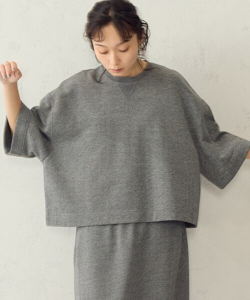 COMME CA ISM(コムサイズム)の「ラメ裏毛 ハーフスリーブスウェット/セットアップ対応(Tシャツ/カットソー・レディース・ライトグレー/チャコール・FREE)」の2枚目の写真