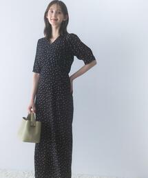 URBAN RESEARCH ROSSO WOMEN（アーバンリサーチ　ロッソ）の「『WEB限定』Vネックストレートフラワープリントワンピース（ワンピース）」
