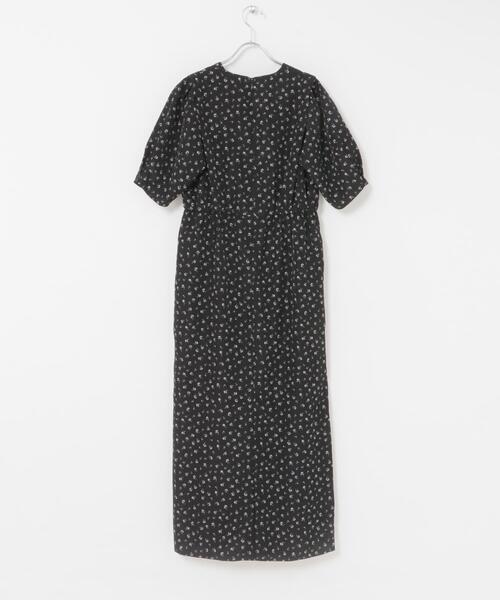URBAN RESEARCH ROSSO WOMEN(アーバンリサーチ ロッソ)の「『WEB限定』Vネックストレートフラワープリントワンピース(ワンピース・レディース・ブラウン/ブラック・FREE)」の8枚目の写真
