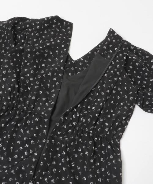 URBAN RESEARCH ROSSO WOMEN(アーバンリサーチ ロッソ)の「『WEB限定』Vネックストレートフラワープリントワンピース(ワンピース・レディース・ブラウン/ブラック・FREE)」の9枚目の写真