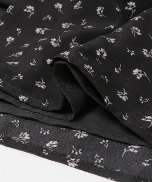 URBAN RESEARCH ROSSO WOMEN(アーバンリサーチ ロッソ)の「『WEB限定』Vネックストレートフラワープリントワンピース(ワンピース・レディース・ブラウン/ブラック・FREE)」の12枚目の写真