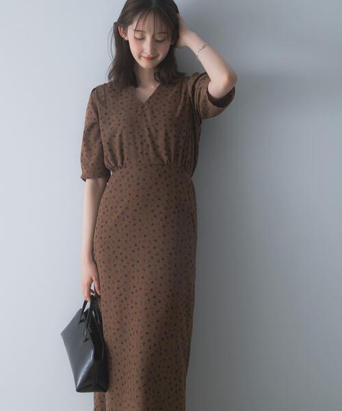 URBAN RESEARCH ROSSO WOMEN(アーバンリサーチ ロッソ)の「『WEB限定』Vネックストレートフラワープリントワンピース(ワンピース・レディース・ブラウン/ブラック・FREE)」の14枚目の写真