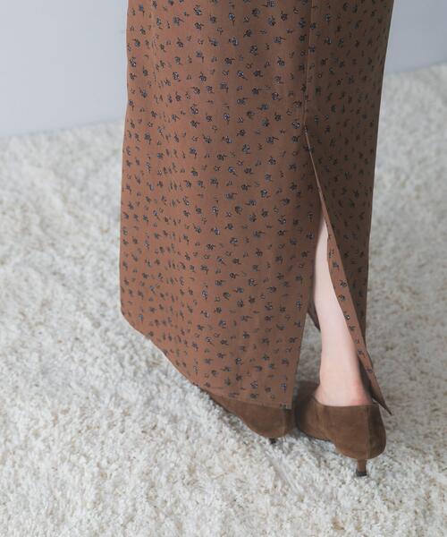 URBAN RESEARCH ROSSO WOMEN(アーバンリサーチ ロッソ)の「『WEB限定』Vネックストレートフラワープリントワンピース(ワンピース・レディース・ブラウン/ブラック・FREE)」の22枚目の写真