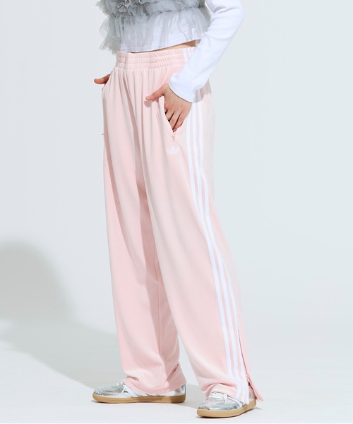 adidas(アディダス)の「FB TPベロア / ファイヤーバード トラックパンツ ベロア / ジャージ / アディダスオリジナルス adidas Originals(その他パンツ・メンズ・ピンク系その他・XX-LARGE/XX-SMALL/3XL/LARGE/MEDIUM/SMALL/X-LARGE/X-SMALL)」の1枚目の写真