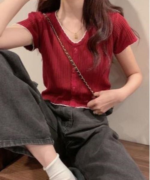 &soiree(アンドソワレ)の「赤ボタンVネックパイピングトップス(その他トップス・レディース・ホワイト/ピンク/イエロー/レッド/パープル/ブラック・SMALL/MEDIUM/LARGE/X-LARGE)」の6枚目の写真