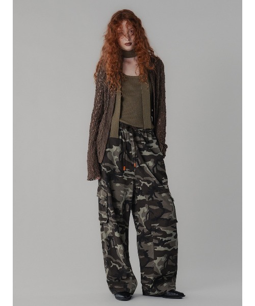 ELCHELE(エルチェレ)の「CAMOUFLAGE CAGO PANTS(デニムパンツ・レディース・グレー/カーキ・38/36)」の4枚目の写真