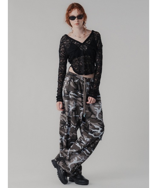 ELCHELE(エルチェレ)の「CAMOUFLAGE CAGO PANTS(デニムパンツ・レディース・グレー/カーキ・38/36)」の13枚目の写真