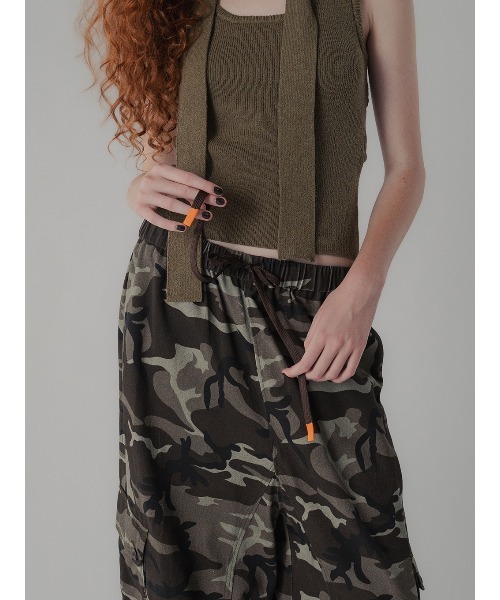 ELCHELE(エルチェレ)の「CAMOUFLAGE CAGO PANTS(デニムパンツ・レディース・グレー/カーキ・38/36)」の7枚目の写真