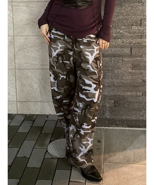 ELCHELE(エルチェレ)の「CAMOUFLAGE CAGO PANTS(デニムパンツ・レディース・グレー/カーキ・38/36)」の19枚目の写真