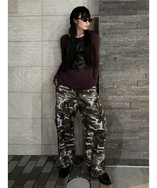 ELCHELE(エルチェレ)の「CAMOUFLAGE CAGO PANTS(デニムパンツ・レディース・グレー/カーキ・38/36)」の21枚目の写真