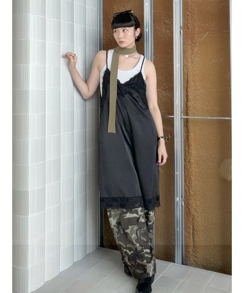 ELCHELE(エルチェレ)の「CAMOUFLAGE CAGO PANTS(デニムパンツ・レディース・グレー/カーキ・38/36)」の10枚目の写真